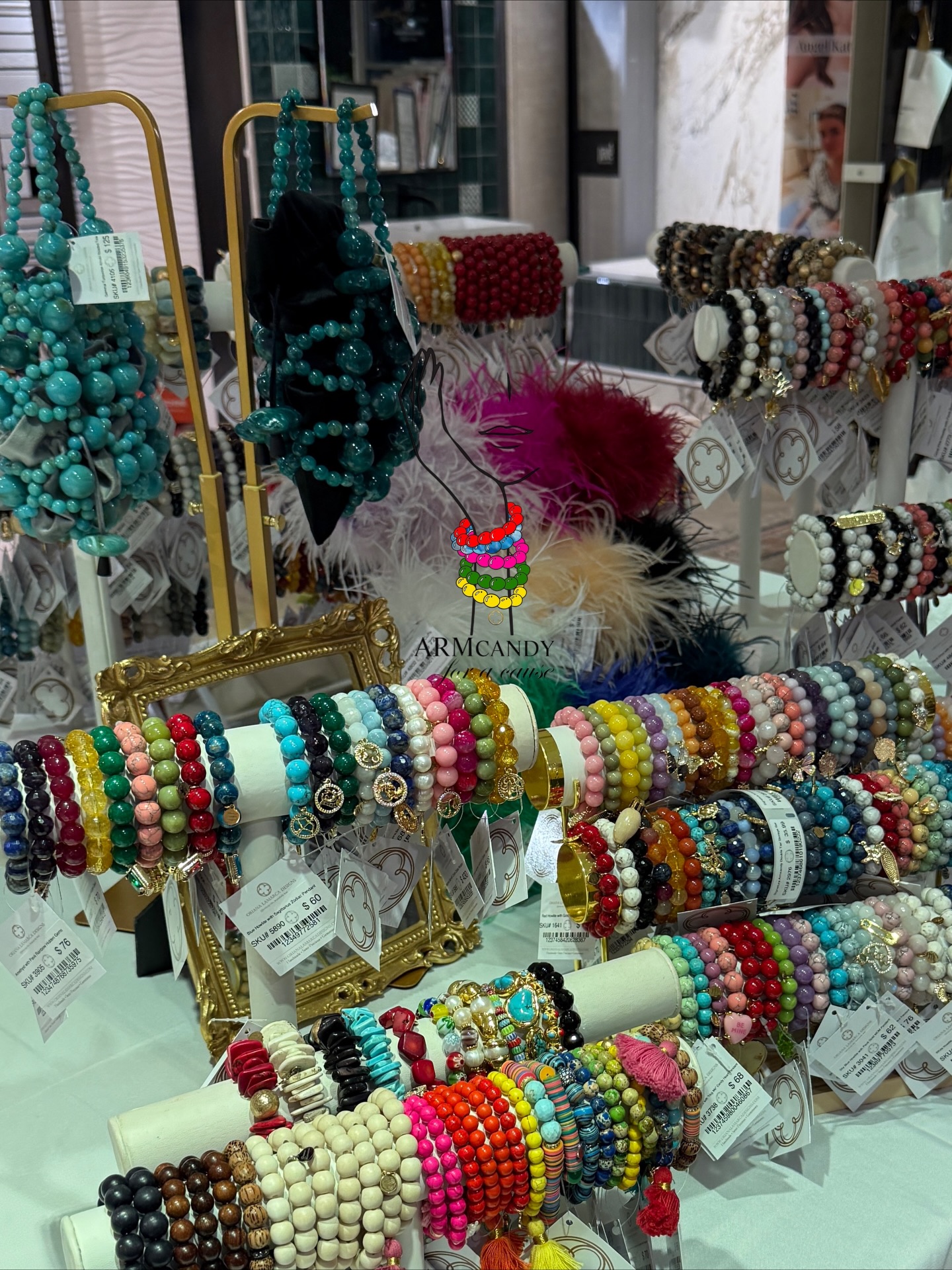 Full bracelet display