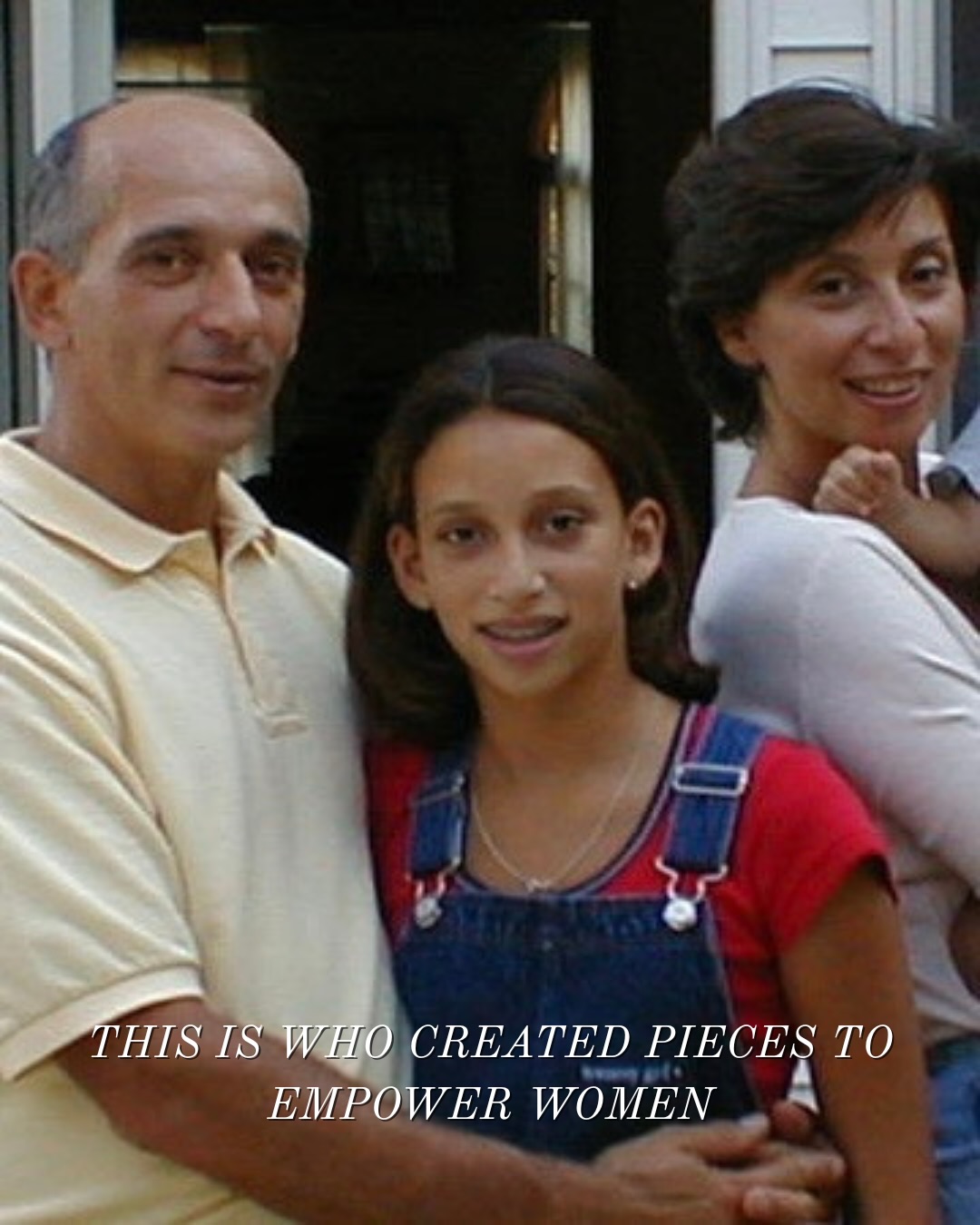 Oriana with her parents — this is who created pieces to empower women